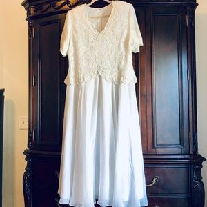 Flirty & Flattering Tea-length Wedding Dress